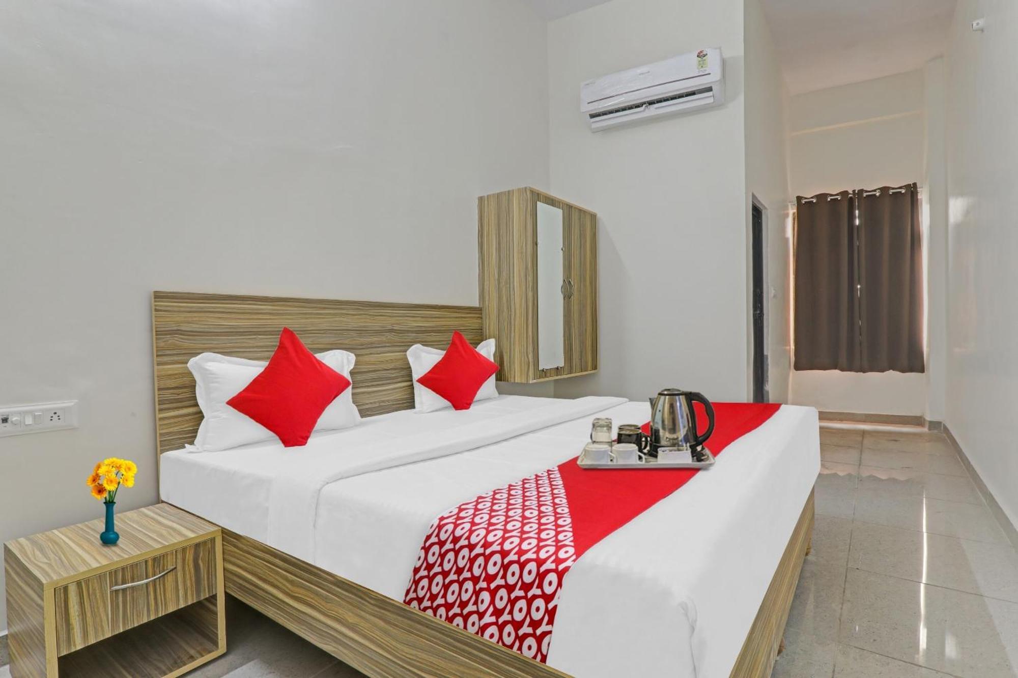Flagship Jn Rooms And Banquet Gonda Exterior foto