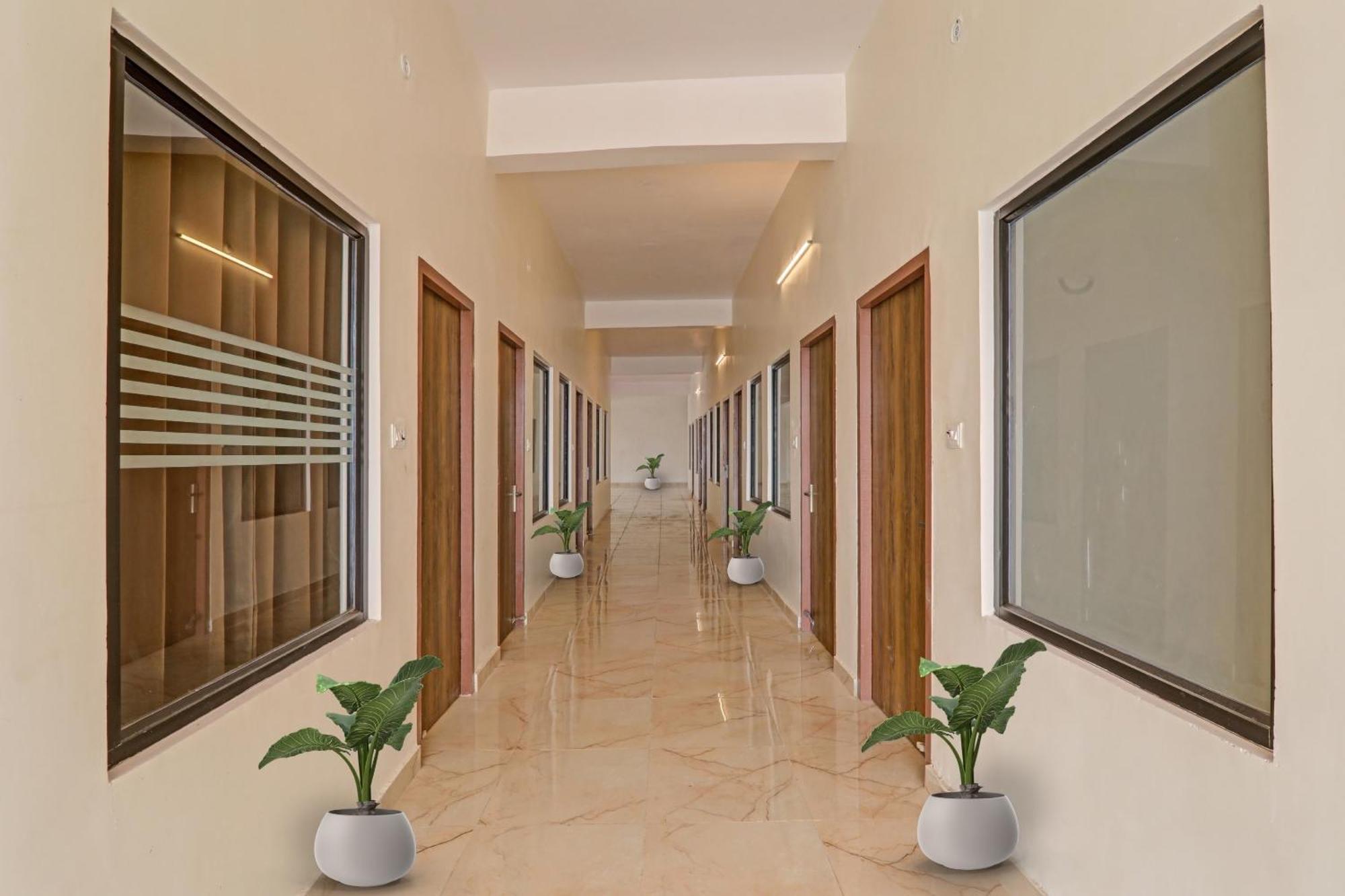 Flagship Jn Rooms And Banquet Gonda Exterior foto